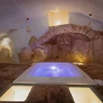 Arquati Luxury オストゥーニ